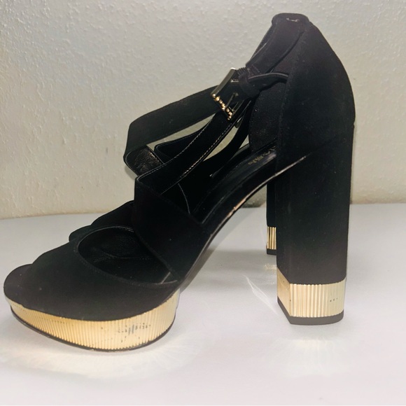 Stunning MICHAEL KORS platform suede sandal with chunky gold heel. - Picture 5 of 12